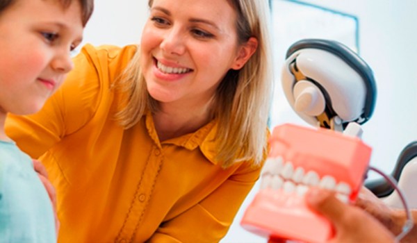 Odontopediatría integral: Atención y prevención en salud bucodental infantil
