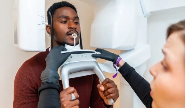 Curso Universitario en Endodoncia Avanzada: Microscopía Clínica, Retratamiento y Tecnología 3D