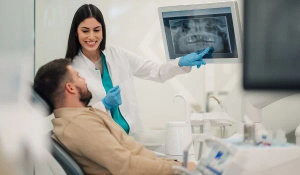 Curso Universitario en Odontología Estética Moderna: Técnicas Simplificadas y Soluciones Digitales