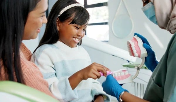 Curso Universitario en Odontopediatría Moderna: Prevención, Diagnóstico y Tratamiento en Niños y Adolescentes