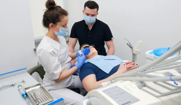 Experto Universitario de Posgrado en Odontología Clínica Integrada y Estética