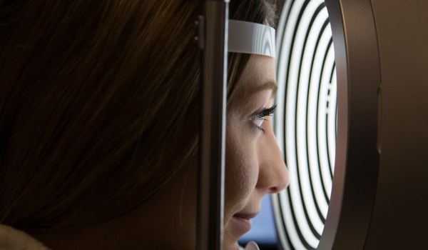 Curso Superior Universitario en perforación corneal. Epidemiología y tratamiento