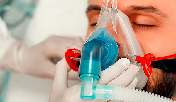 Especialista Universitario en Enfermería en la Unidad de Cuidados Intensivos