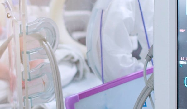 Máster de Formación Permanente en Cuidados Intensivos Neonatales y Enfermería Pediátrica