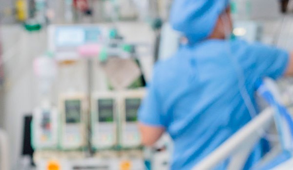 Especialista Universitario en Cuidados Especializados de Enfermería en Urgencias y Cuidados Críticos