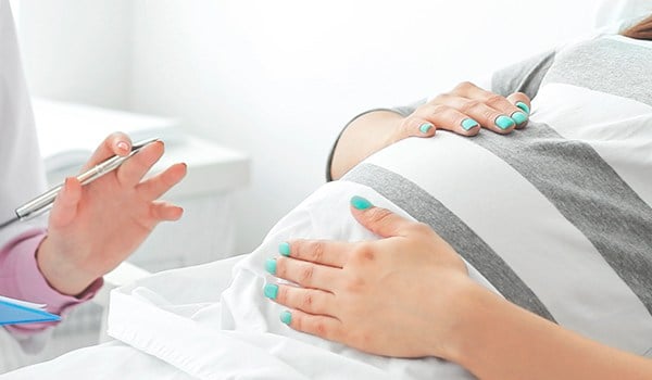 Curso Universitario en Manejo de Complicaciones durante el Tercer Trimestre del Embarazo