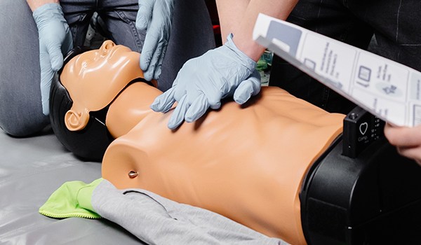 Curso Universitario en Actuación Sanitaria en Urgencias: Protocolos y Primeros Auxilios