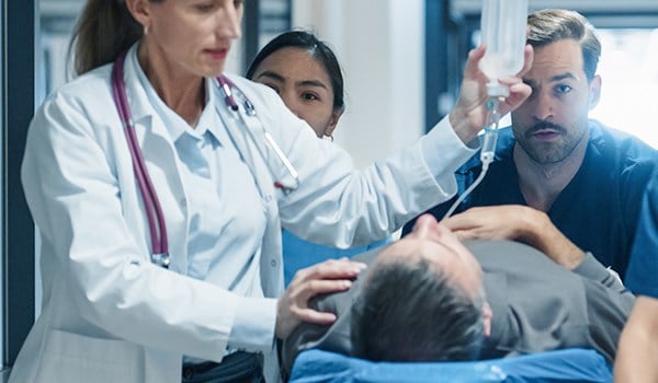 Curso Universitario en Evaluación y Manejo Avanzado de Emergencias Médicas Agudas y Críticas