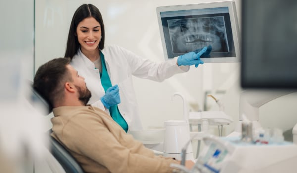 Curso Universitario en Odontología Estética Moderna: Técnicas Simplificadas y Soluciones Digitales